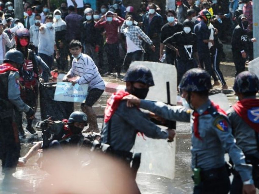 Edhe dy të vdekur nga protestat kundër grusht-shtetit në Birmani