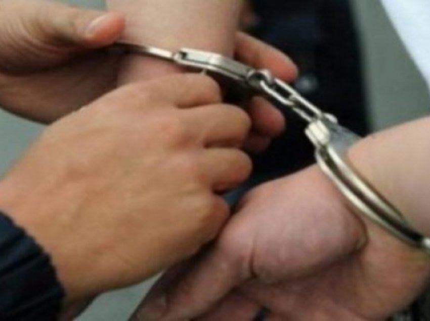 Policia në Prizren arreston dy persona të dyshuar për vjedhje të rëndë