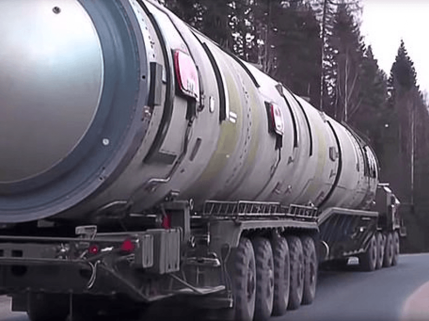 Rusia nis testimet e super-raketës që fluturon 6,200 milje dhe mund të shkatërrojë një zonë sa Franca