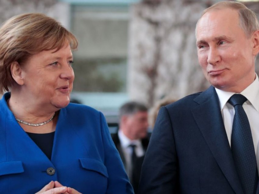 Putin dhe Merkel diskutojnë mundësinë e prodhimit të përbashkët të vaksinave