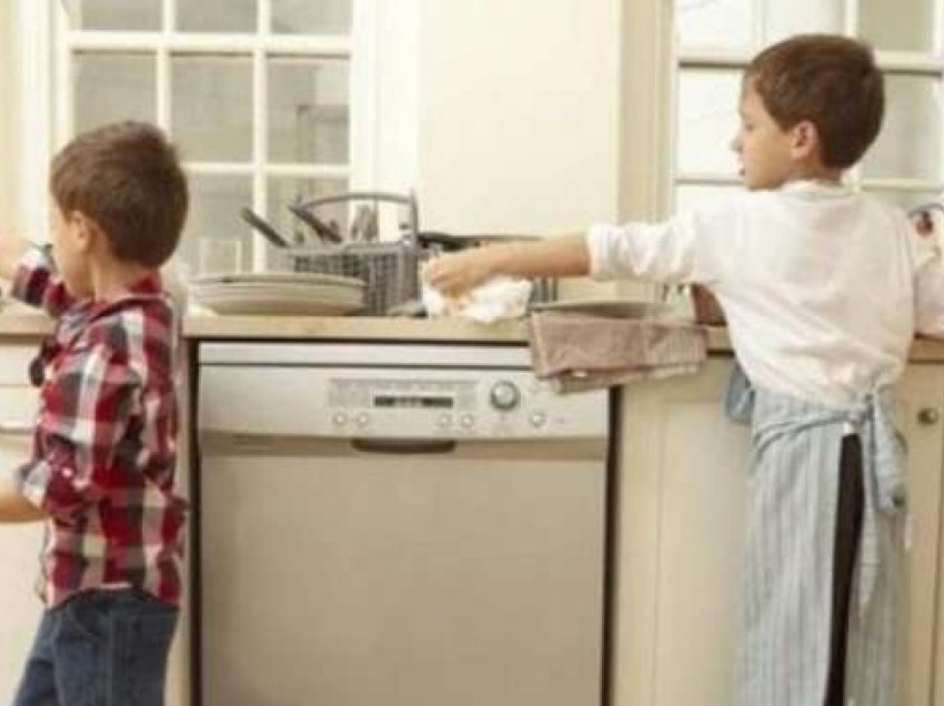 A duhet ti angazhoni fëmijët në punët shtëpiake?