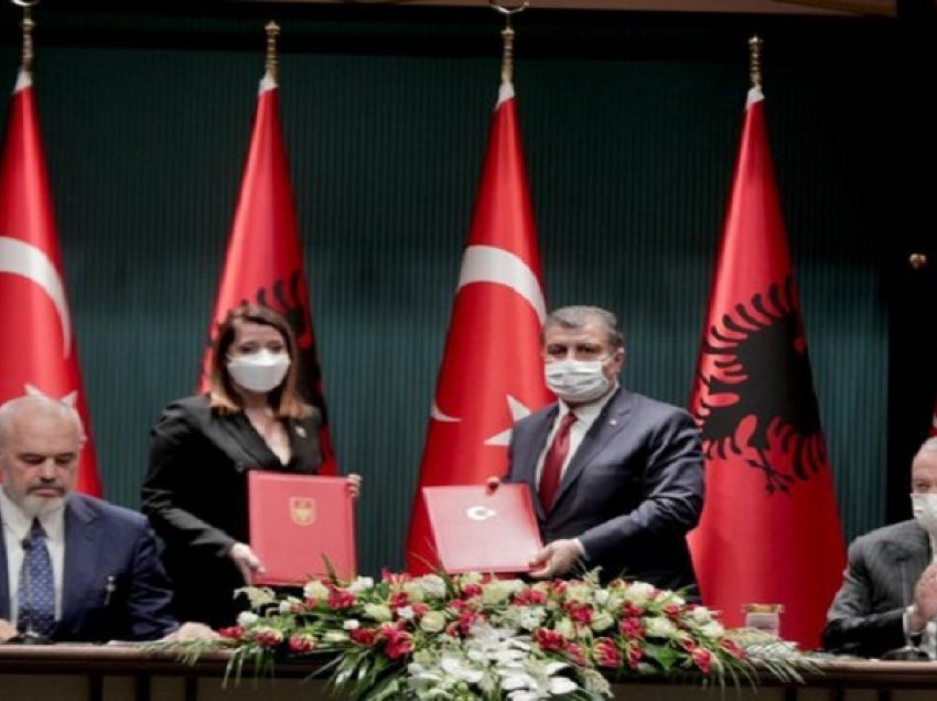 100 pacientë do trajtohen falas/ Firmoset marrëveshja e bashkëpunimit me Turqinë