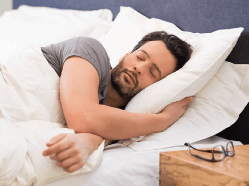 Si mund t’ju ndihmojë gjumi në humbjen e peshës
