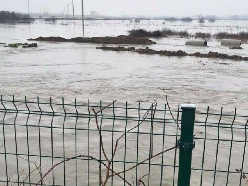 Rëndohet situata me përmbytjet në Drenas, ekipet emergjente dalin në terren