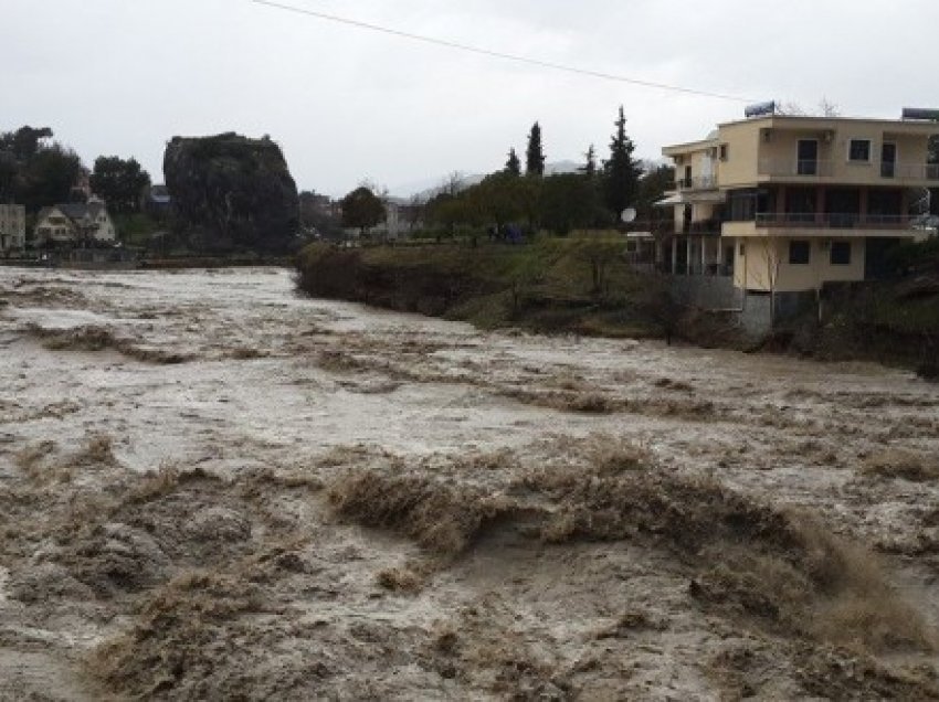 Nesër pritet rikthimi i reshjeve të shiut, paralajmërohen përmbytje në Shkodër 