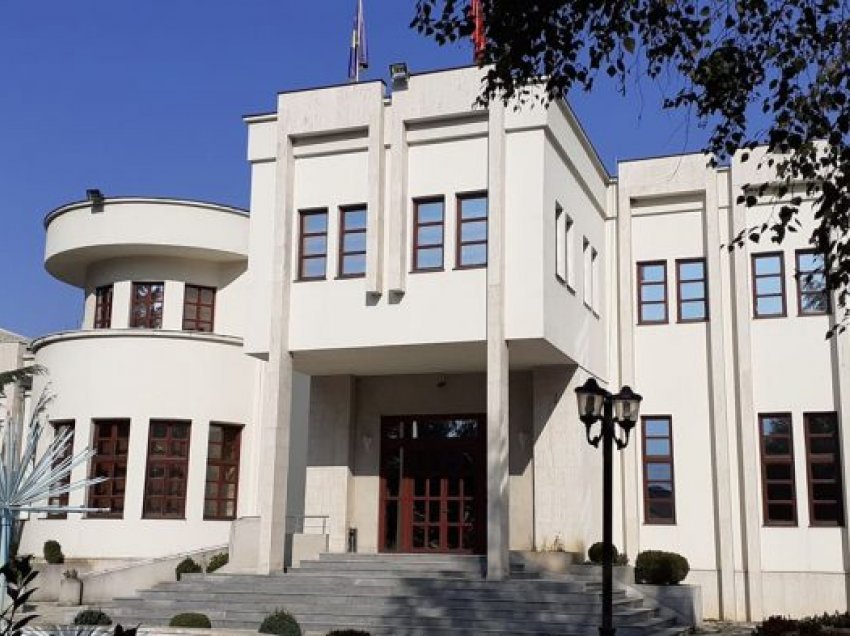 AVONET: Komuna e Prizrenit vendos kritere për tenderë që t’i fitojnë kompanitë e afërta më ta
