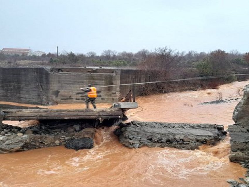 Ura në Lezhë shkatërrua nga përmbytjet, Forcat e Armatosura bëjnë lëvizjen e menjëhershme