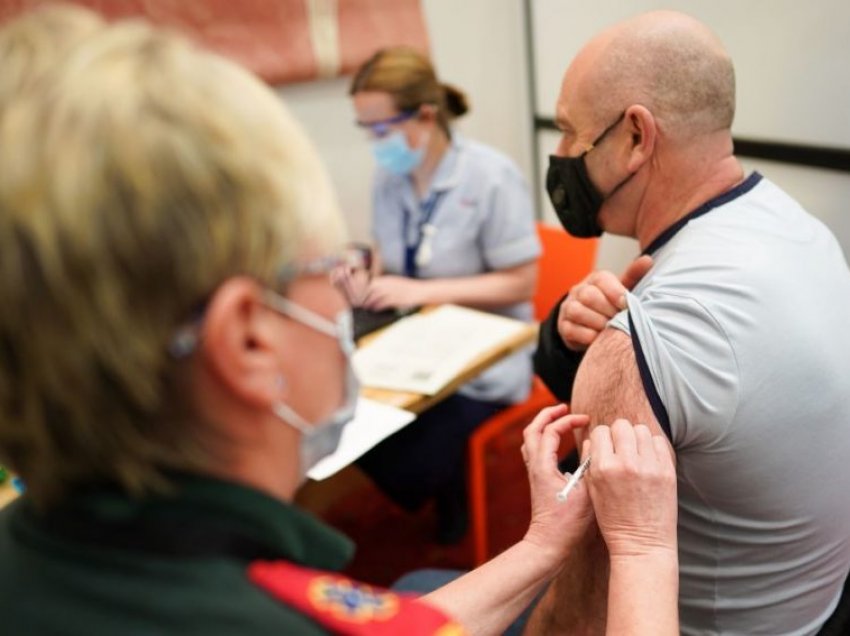 Rreth dy milionë njerëz u vaksinuan javën e kaluar kundër COVID-19 në Britani