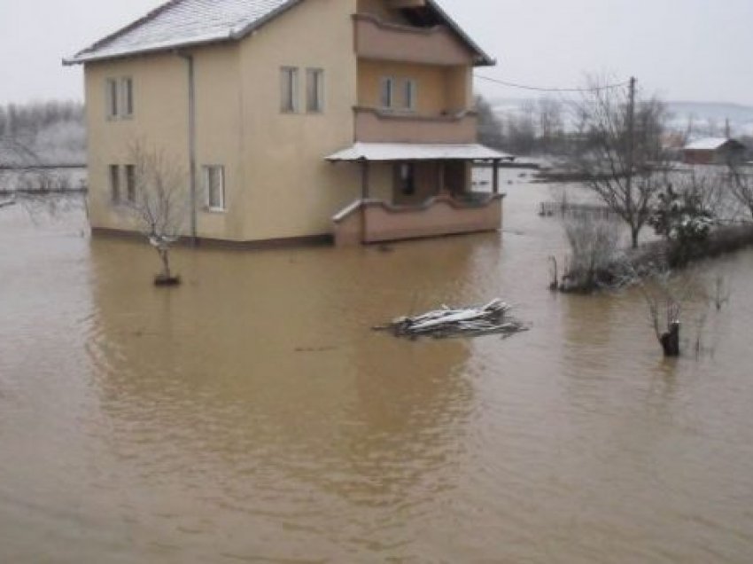 Pas vërshimeve, uji në disa fshatra të Klinës nuk është i pijshëm
