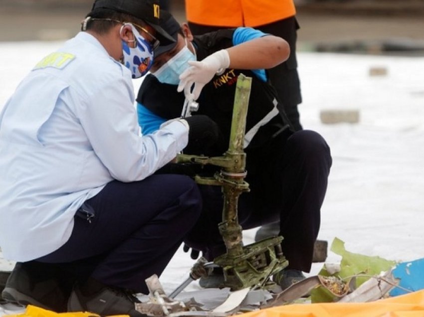 Avioni i rrëzuar në Indonezi/ Kishte kaluar me sukses inspektimin në dhjetor