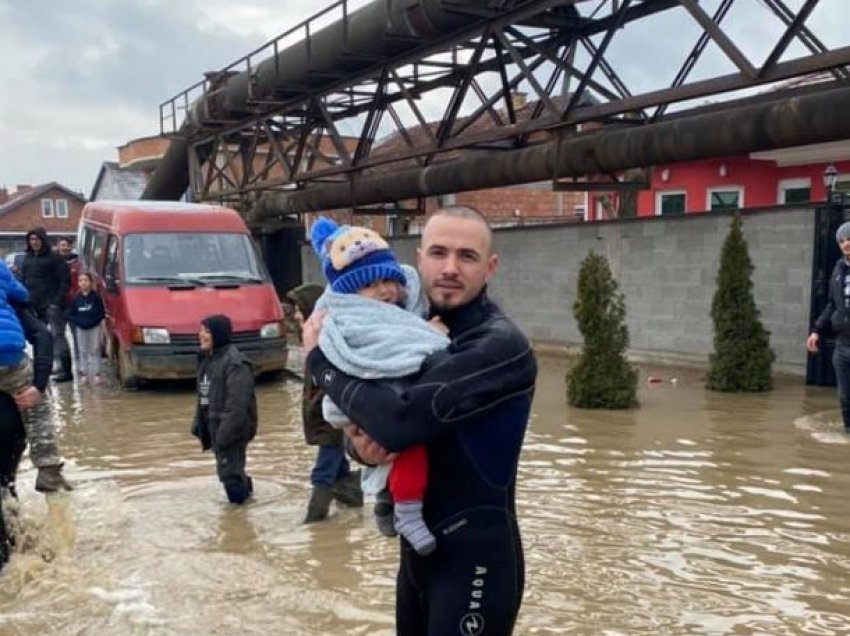 Pas vërshimeve, evakuohen disa familje në Mitrovicë, në mesin e tyre edhe fëmijë