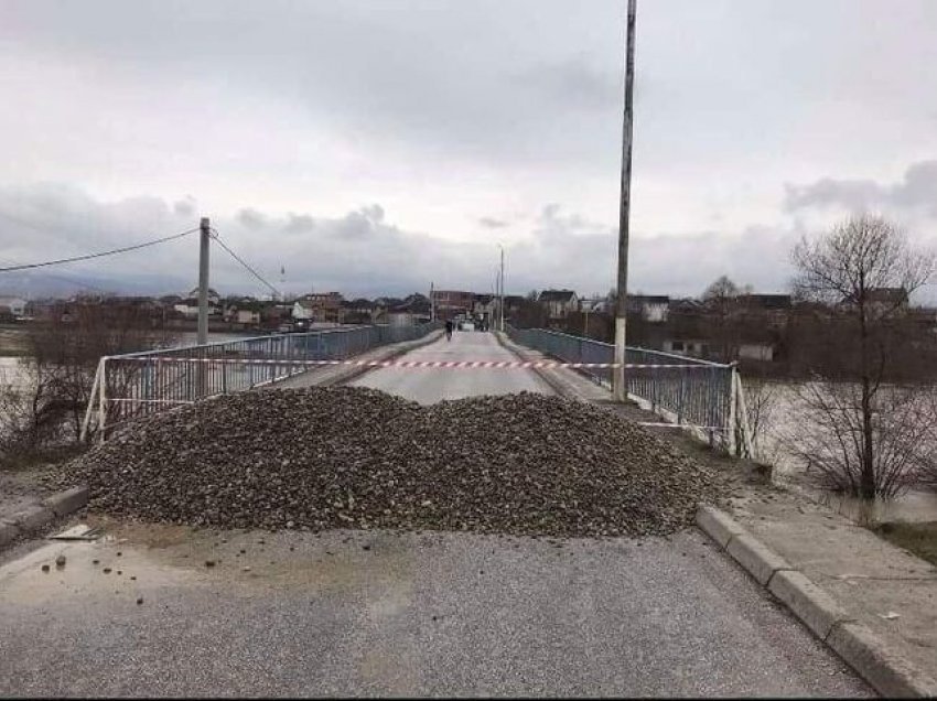  Ura e fshatit Rogovë rrezikon të shembet, ndalohet qarkullimi