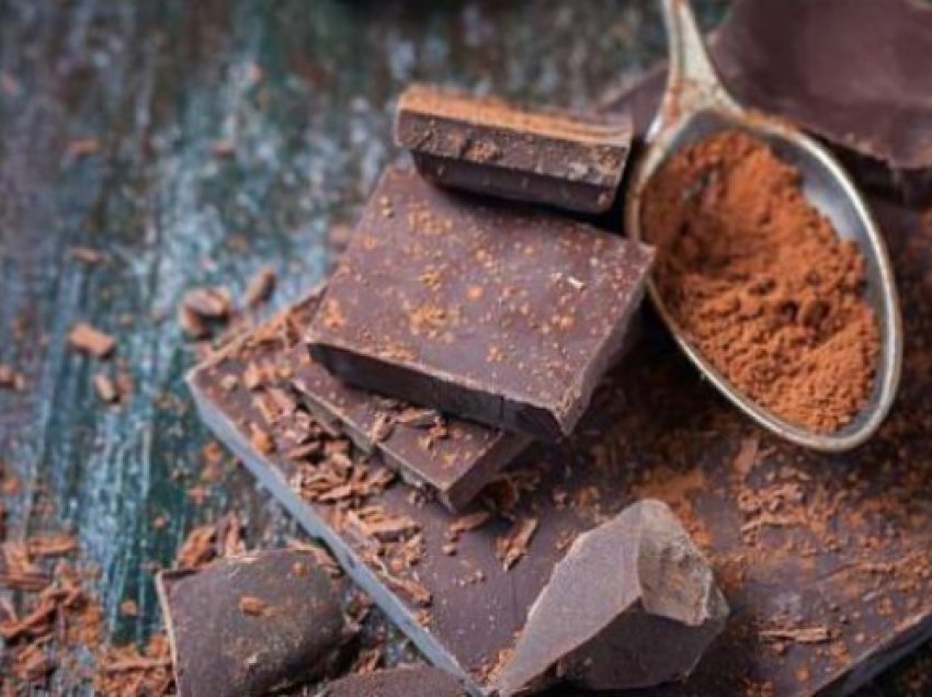 Çokollata e zezë mund ta ulë stresin, inflamacionin dhe ta përmirësojë memorien