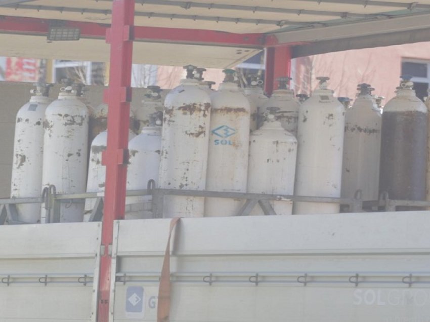 Mori pa lejen e spitalit 30 bombola oksigjeni, arrestohet oksigjenisti në Kavajë