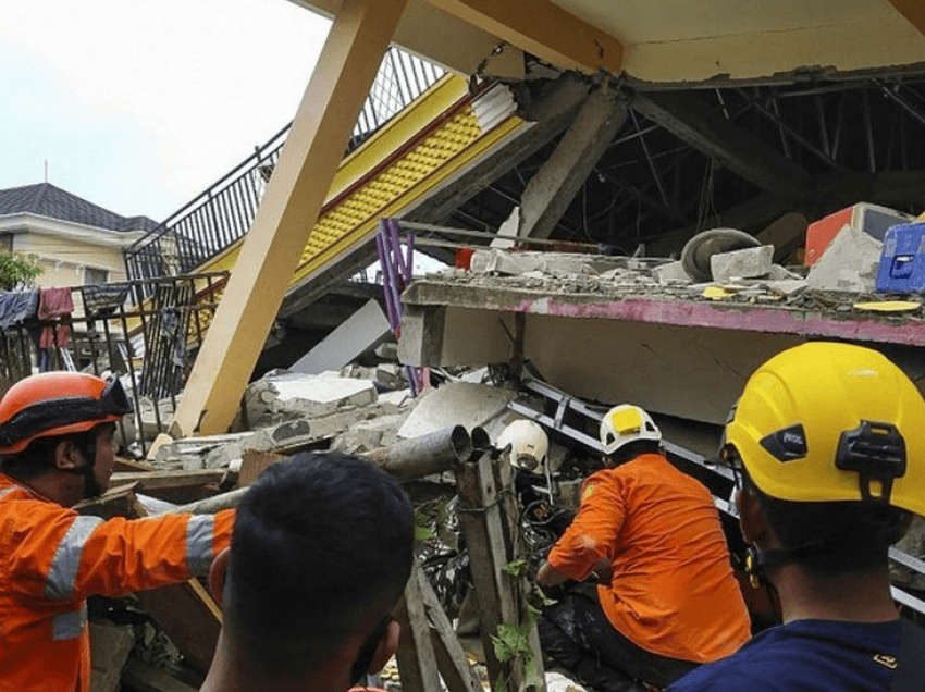 Disa të vdekur dhe qindra të plagosur pas një tërmeti në Indonezi