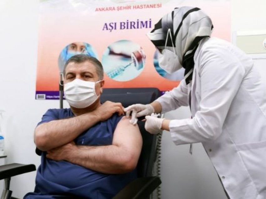 Turqia thotë se për dy ditë ka vaksinuar kundër Covid-19 mbi 500.000 persona