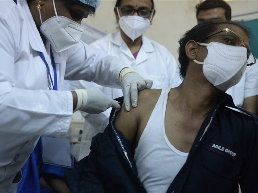 India ‘përvesh mëngët’, nis programi më i madh i vaksinimit në botë