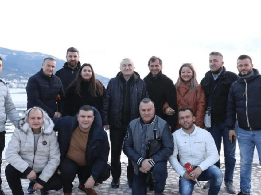 Meta takohet me gazetarët në Vlorë: Shembull, që duhet ndjekur nga disa “profesionistë” në Tiranë