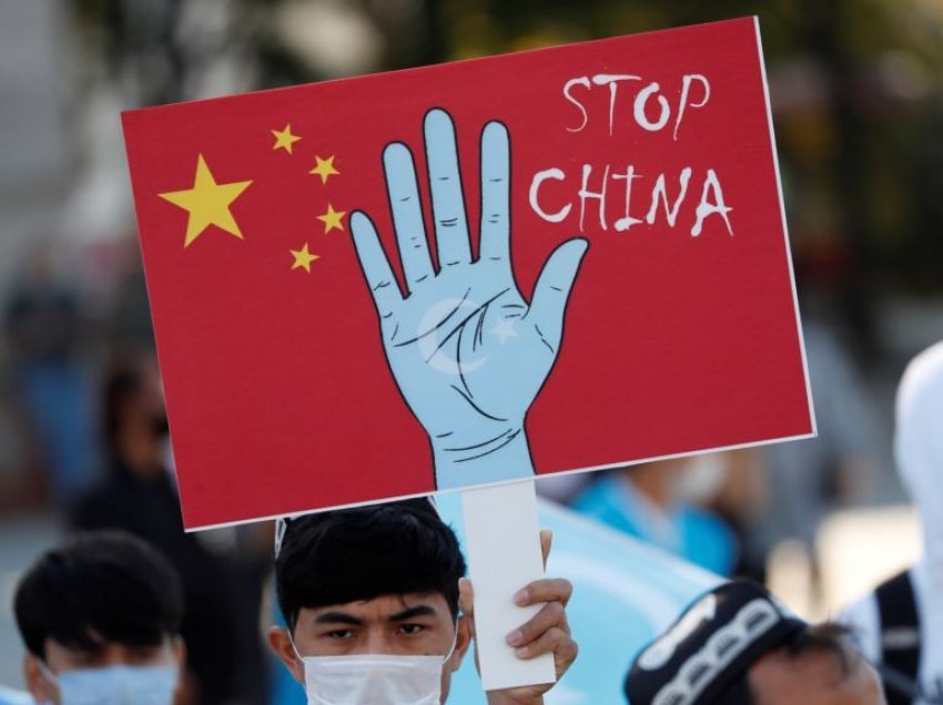 SHBA: Kina po zbaton politika të “gjenocidit” ndaj ujgurëve