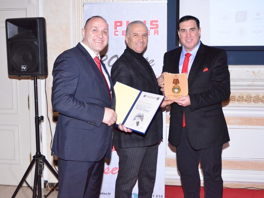 Madhështore, Enver Idrizi nderohet me çmim special nga Federata e Karatesë së Kosovës 