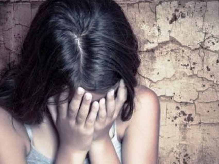 Tronditëse! Dy vjet abuzim sek*ual me një vajzë të mitur, përfundon në qeli 45-vjeçari