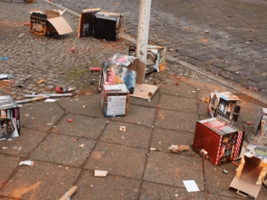 Tre fëmijë në Fushë-Kosovë lëndohen pas shpërthimit të fishekzjarrëve në kontejnerë