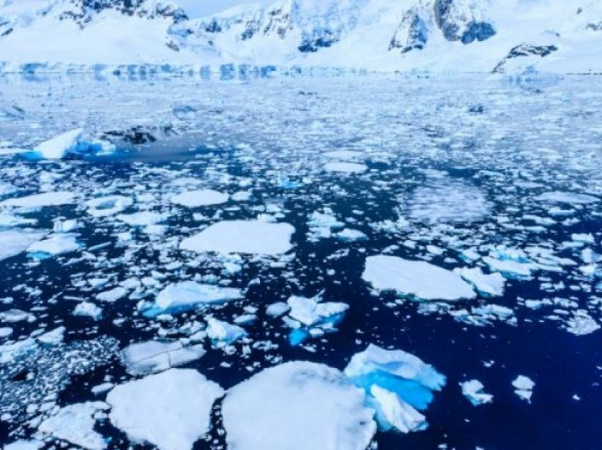 Toka humbi mbi 28 trilionë tonë akull në tri dekadat e fundit