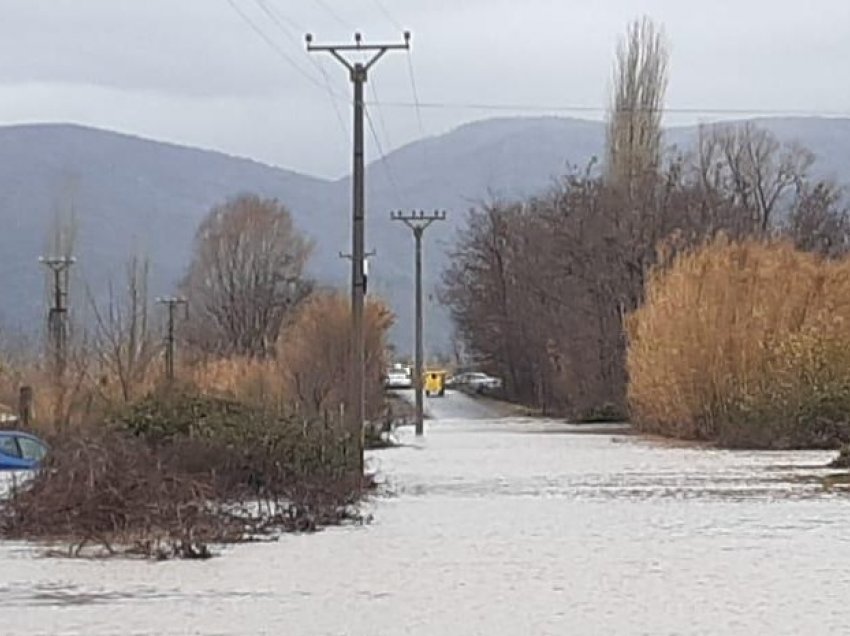 Reshjet e shiut në Lezhë/ Arrihet kuota maksimale në Lumin Droje, ja cilat akse rrugore kanë probleme