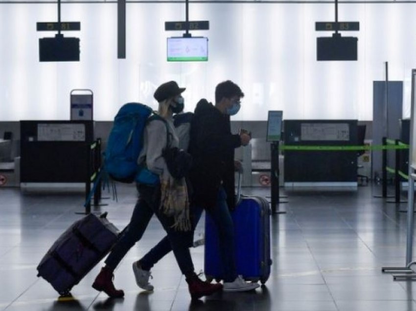 Spanja zgjat kufizimet për udhëtarët nga Britania e Madhe