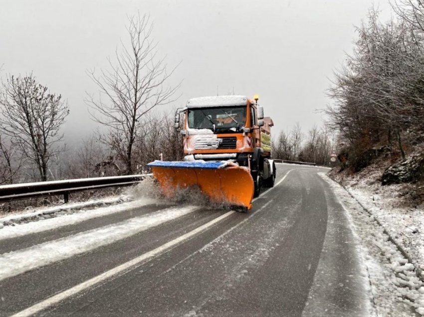 Reshjet e mëdha të borës, kjo është gjendja e rrugëve në Kosovë