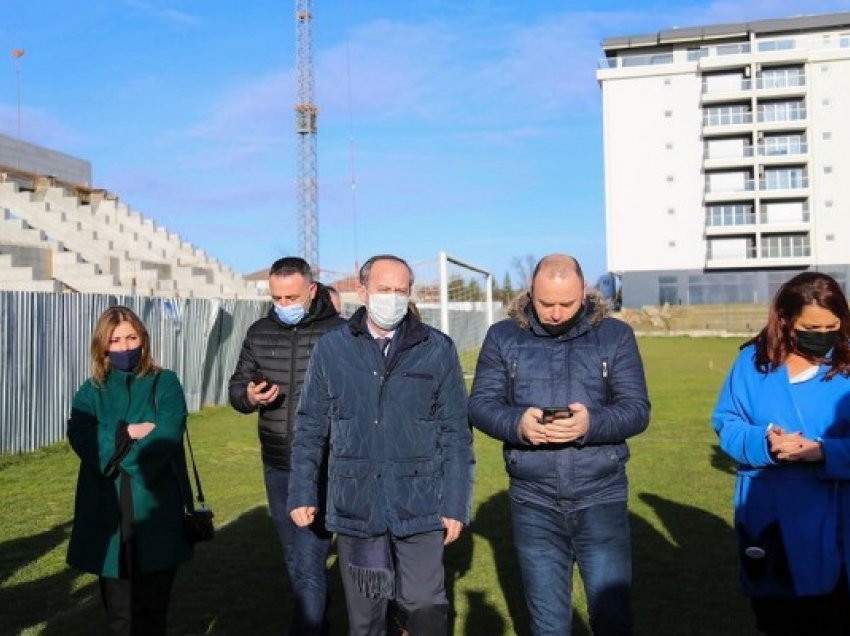 ​Hoti: Me renovimin e stadiumit të qytetit po kompletohet infrastruktura sportive në Gjakovë