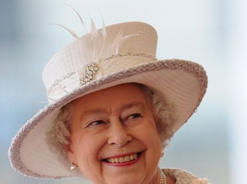 Ju ka shkuar ndonjëherë në mend që Mbretëresha Elisabeth qenka shumë gazmore?!