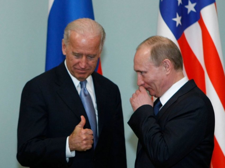 Putin e nënshkruan zgjatjen e Traktatit të Armëve Bërthamore me SHBA-në