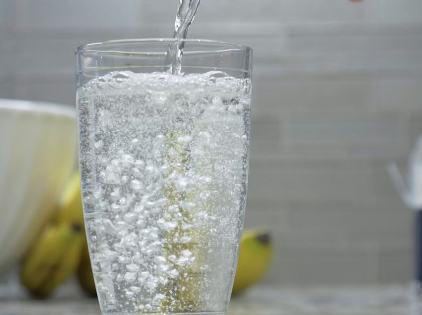 A është uji i gazuar i mirë për shëndetin tuaj?/ Çfarë thonë ekspertët