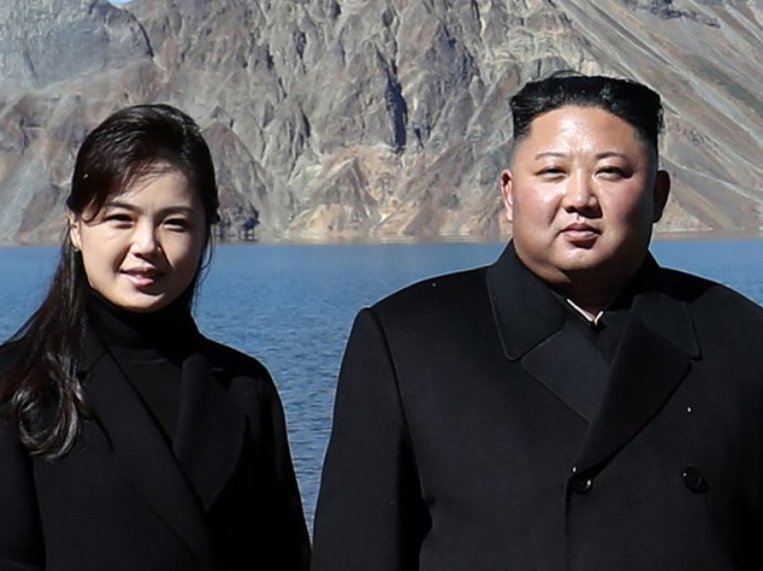 Gruaja e Kim Jong-un nuk është parë në publik tash e një vit – Frika për mirëqenien e saj rritet