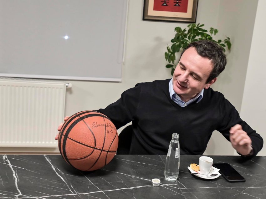 Albin Kurti prezanton basketbollistin e njohur si mbështetës i VV-së: Do të shënojmë 