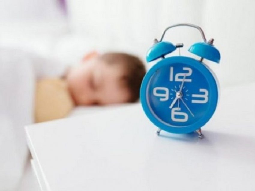 Gjumi te fëmijët, sa orë duhet të flenë sipas moshës