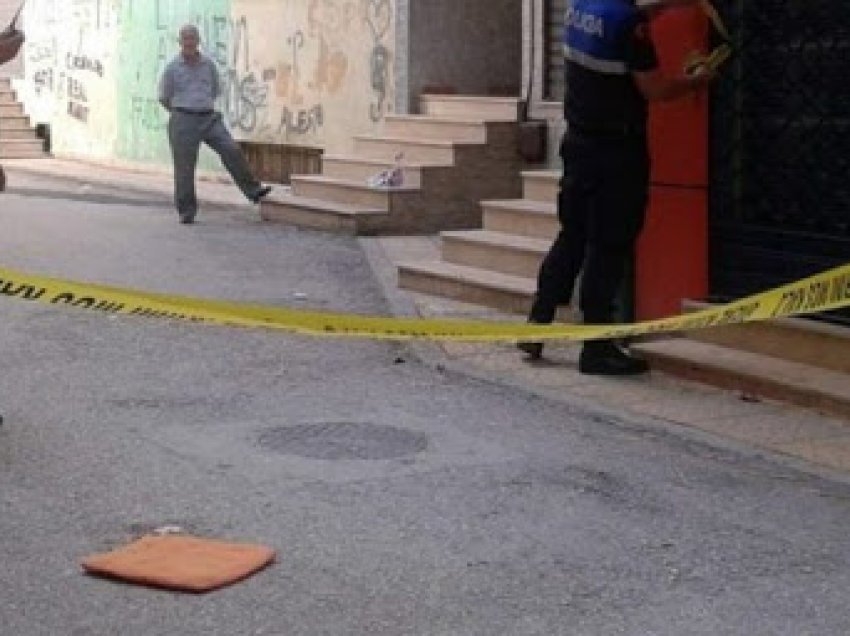 Tenton t’i ikë SPAK-ut, ish-nënkomisari i Policisë hidhet nga ballkoni