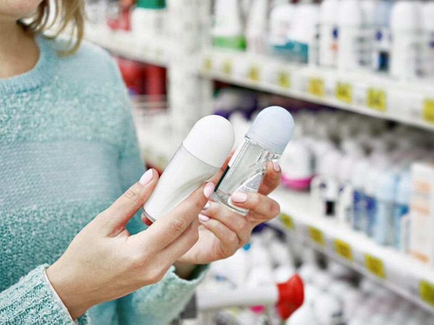 Ndryshimi mes deodorantit dhe antidjersës, cila është lidhja me kancerin e gjirit?