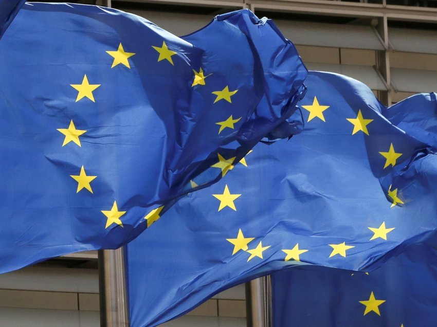 Mblidhen nënshkrime si kërkesë për BE-në për heqjen e vizave