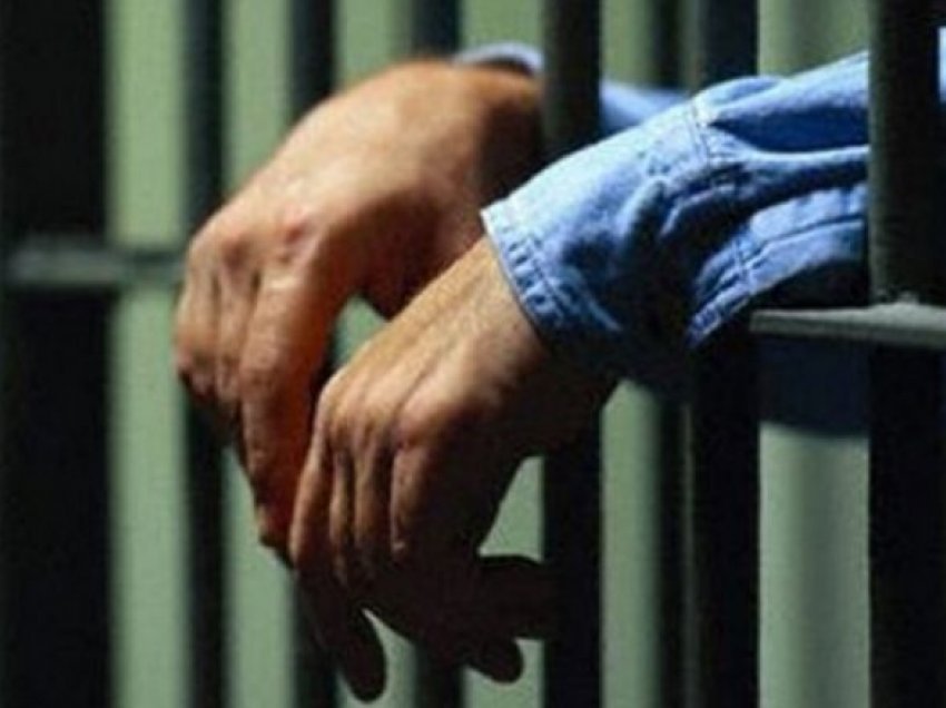 21 vjet në burg për krimin që nuk ndodhi kurrë, lirohet burri