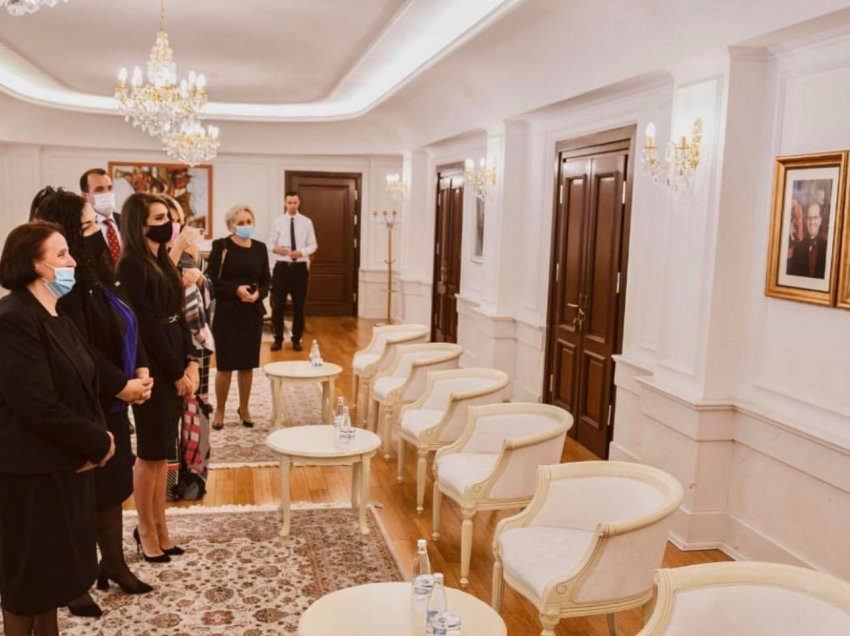 Presidentja Osmani pret në takim familjen e ish-presidentit Rugova