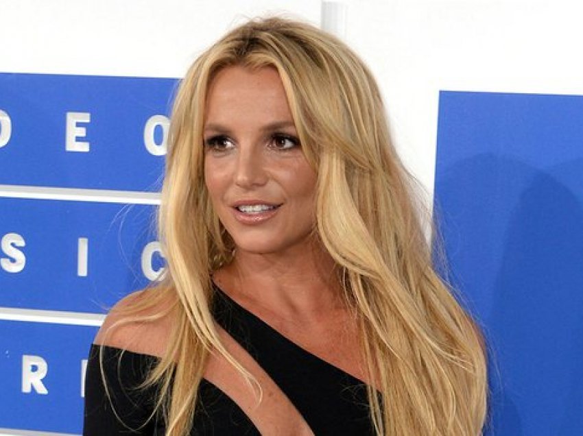Pas zyrës së pasurisë dhe menaxherit të Britney-t, edhe avokati i saj jep dorëheqjen. Ç’po ndodh?