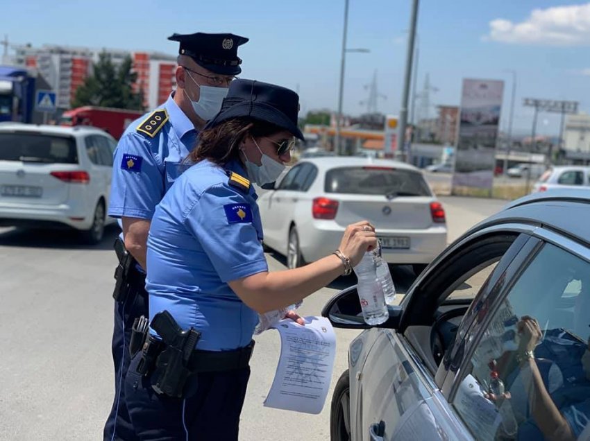 Policia në Gjilan mirëpret bashkatdhetarët, i këshillon për siguri të përgjithshme