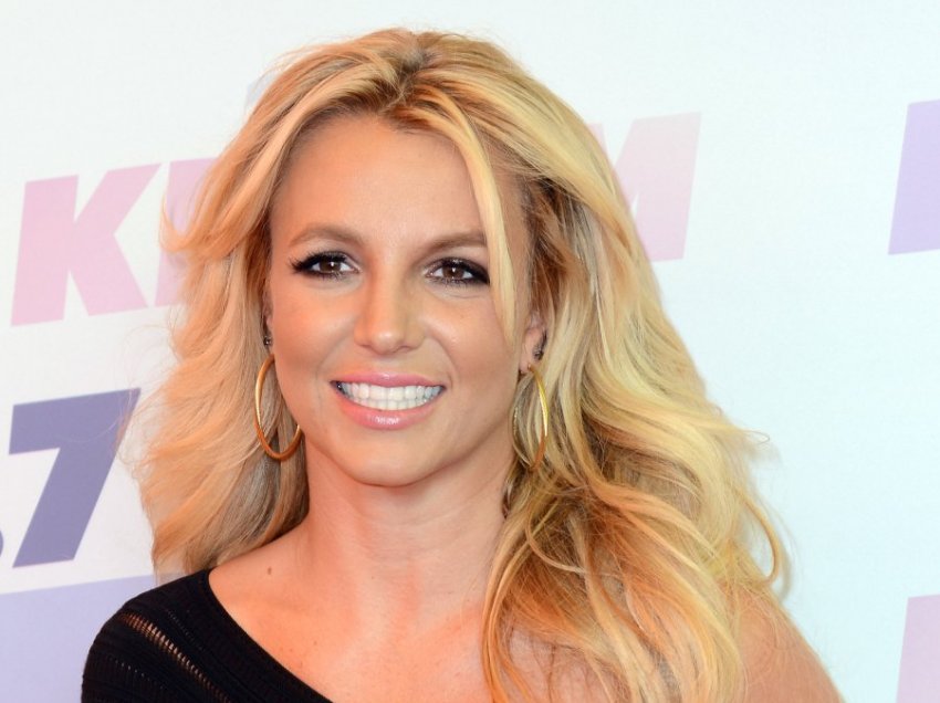 Britney Spears pozon nudo në Instagram
