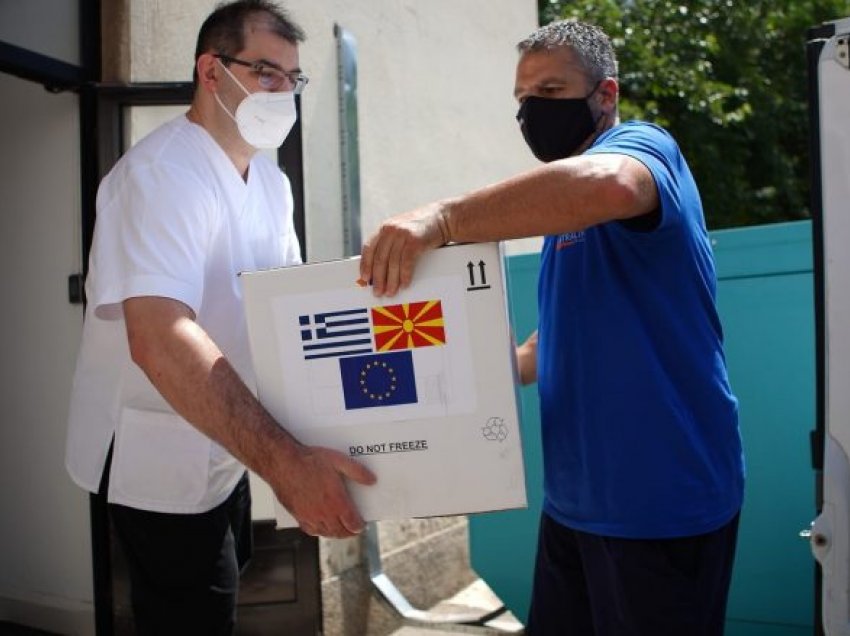 Maqedonia pranon donacion prej 100.000 vaksinave nga Greqia