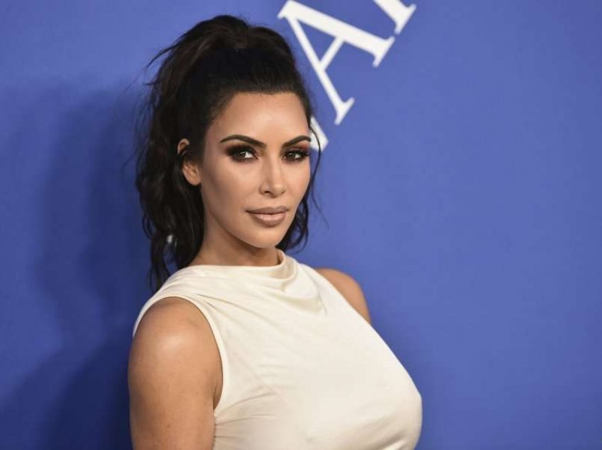 Rasti në Gjykatë/ Një burri i ndalohet me gjykatë që t’i afrohet Kim Kardashianit