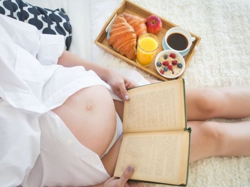 A mund të pini kafe gjatë shtatzënisë?