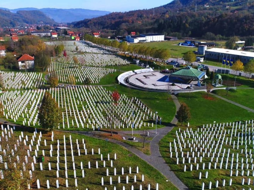 Konjufca për gjenocidin në Serbrenicë: Ndajmë dhimbjen e pafund me familjarët e tyre