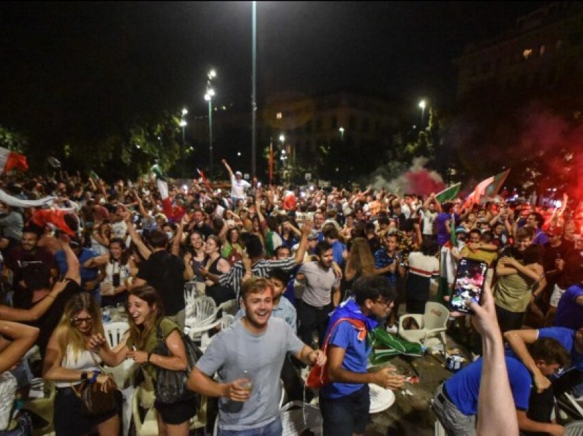 Festa e çmendur e tifozëve italianë bëri tokën të lëkundet